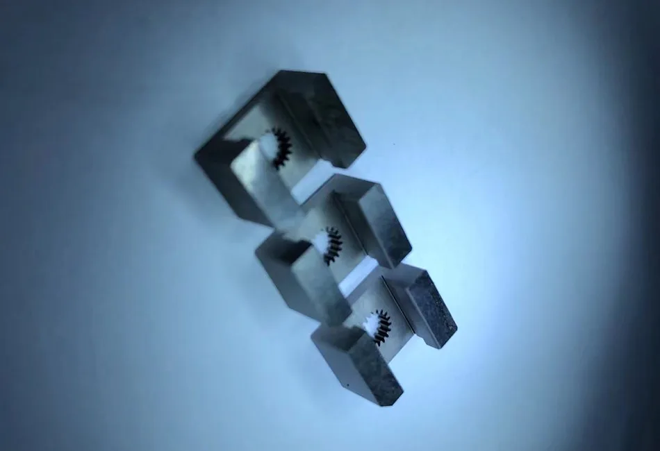 ลักษณะของชิ้นส่วน EDM ลวดเกียร์