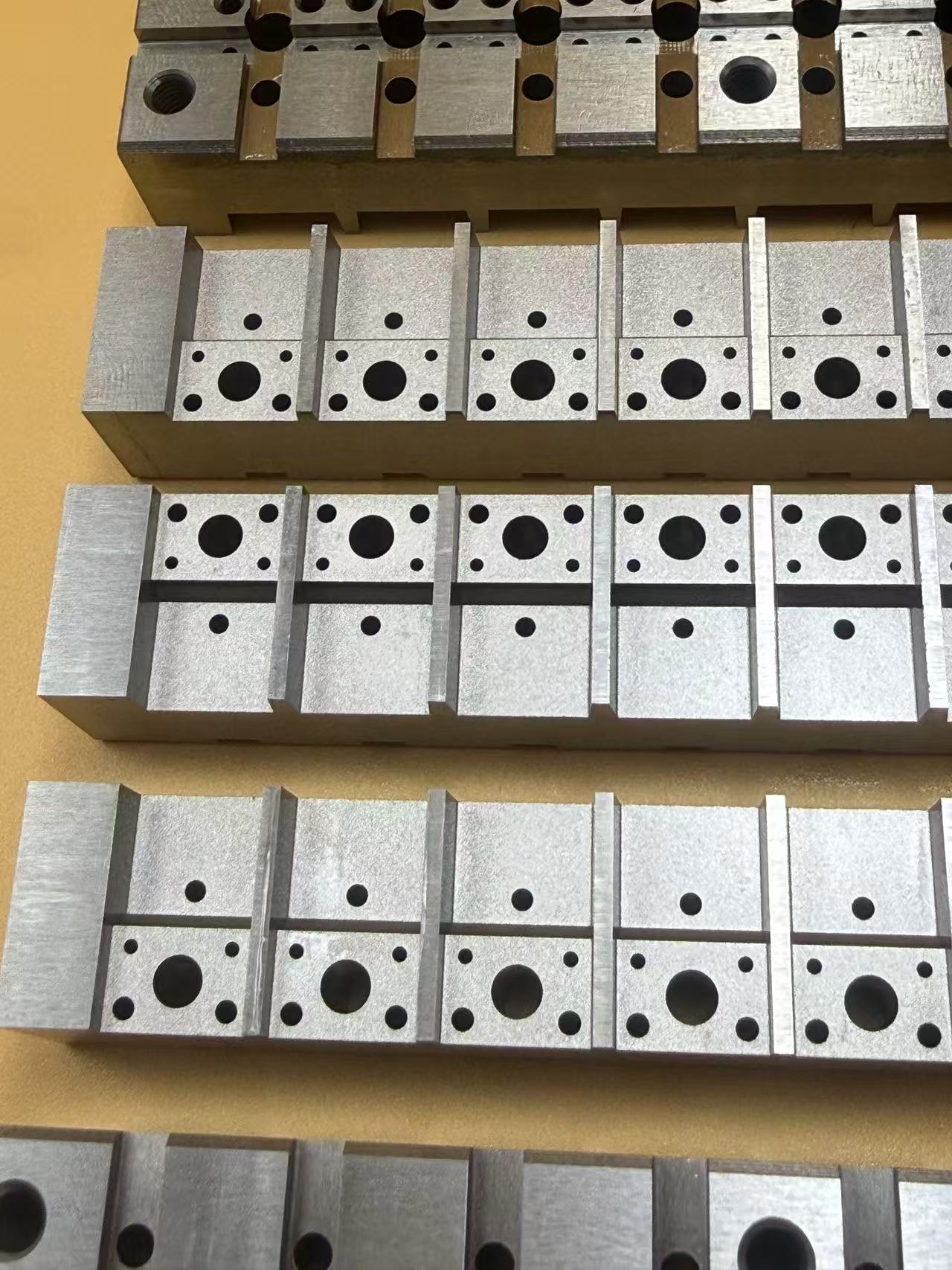 ข้อดีของเทคโนโลยีกระบวนการตัดลวดที่แม่นยำในการตัดเฉือนคืออะไร?